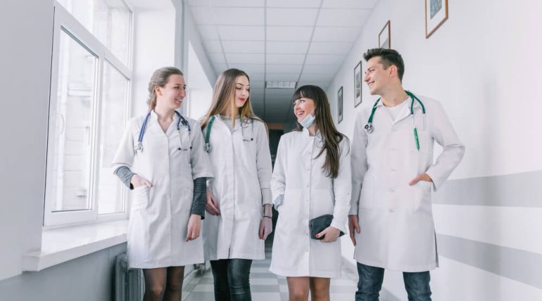 Programa de Embaixadores Mundo Revalida: Inscreva-se e Transforme Sua Trajetória na Medicina